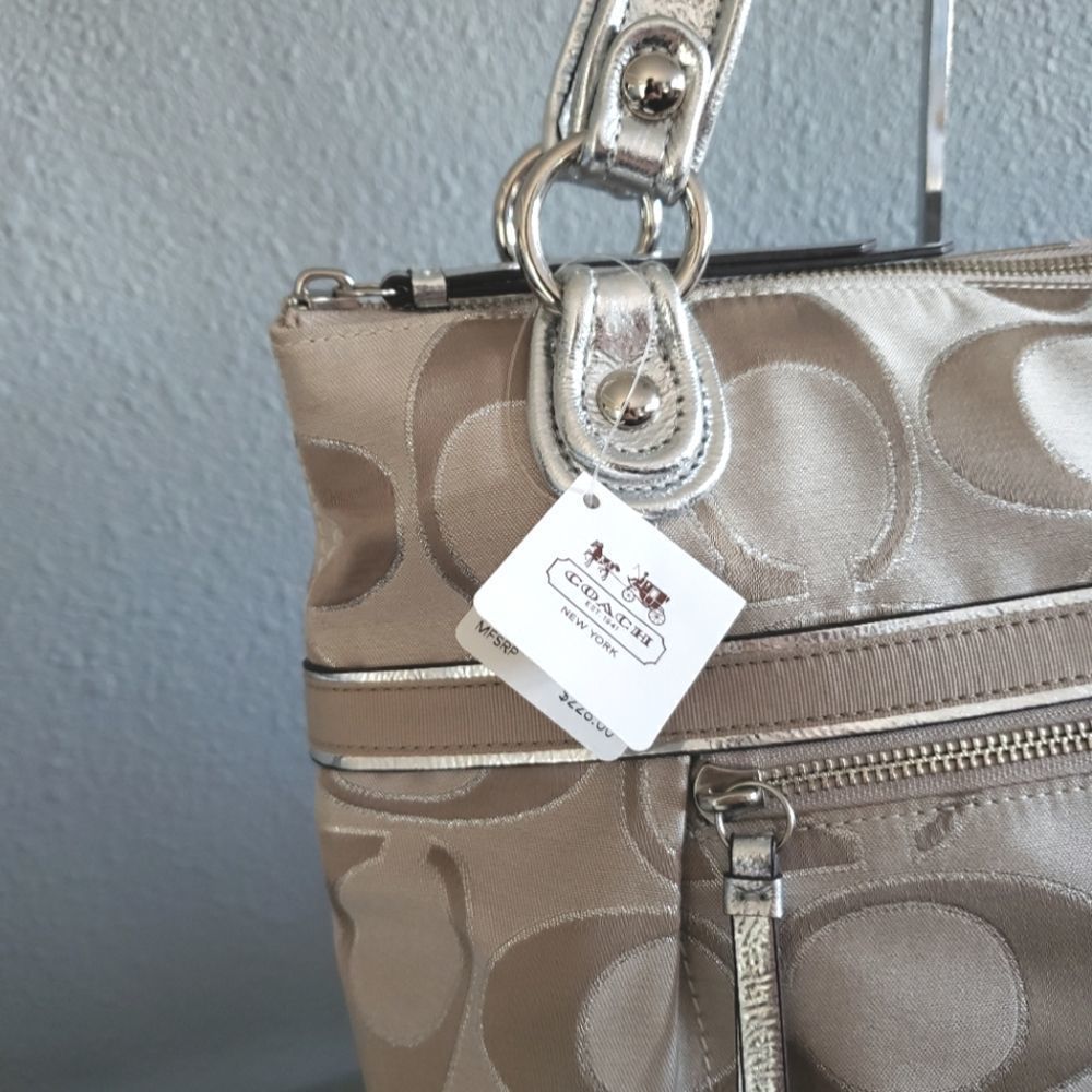 *NWT*  Coach Poppy Signature Sateen Tote